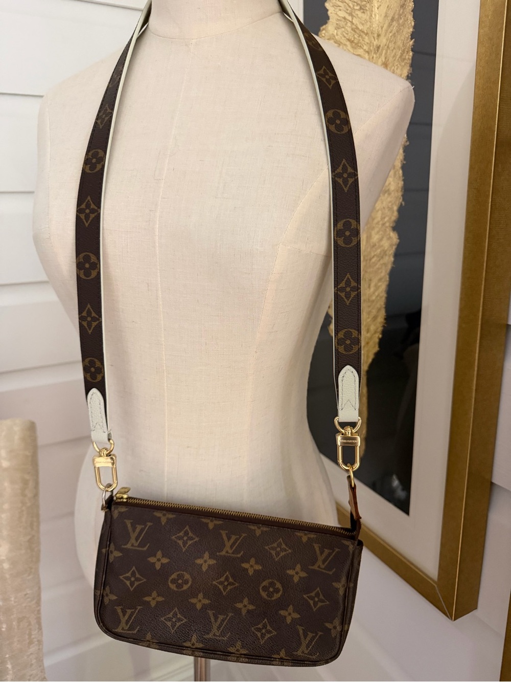Authentic Louis Vuitton Gold-Tone Hardware Strap with mint green leather. - Picture 4 of 6
